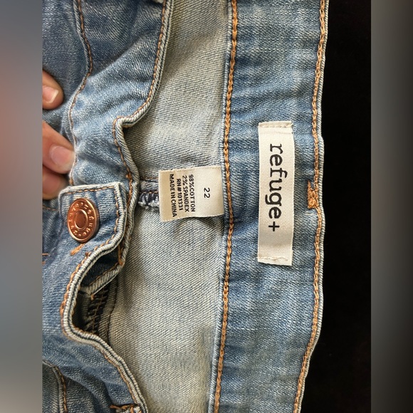 Distressed skinny jeans - Picture 4 of 5